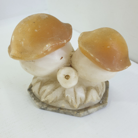 Солонка в виде спаренных грибов, камень